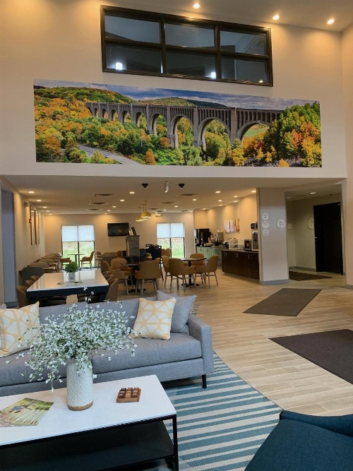 Comfort Inn & Suites image 1