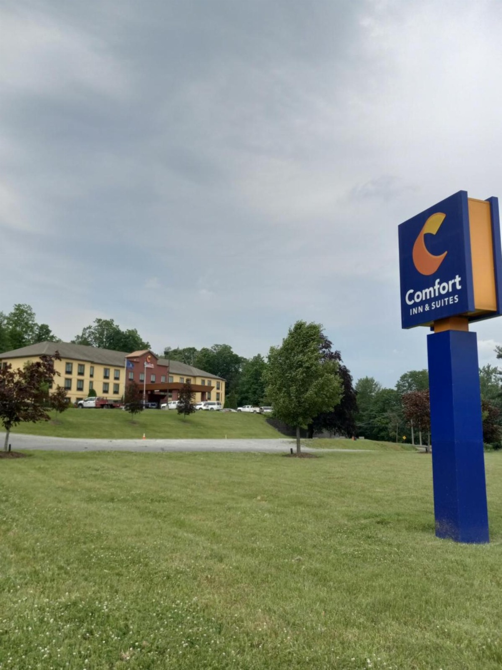 Comfort Inn & Suites Main image